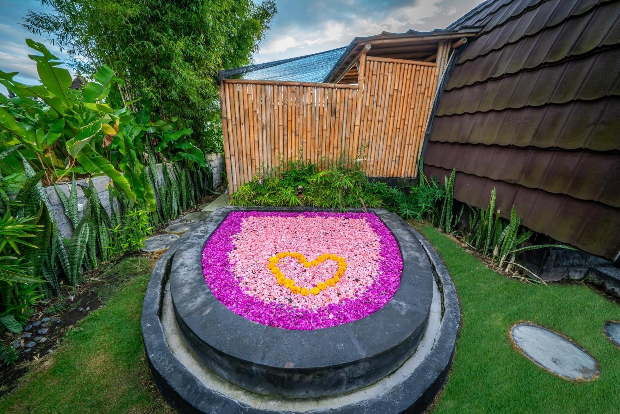 Tegal Bamboo Cottages & Private Hot Spring Baturaja  المظهر الخارجي الصورة