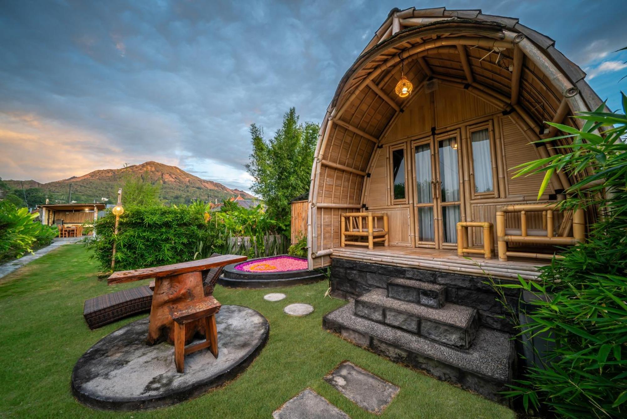 Tegal Bamboo Cottages & Private Hot Spring Baturaja  المظهر الخارجي الصورة